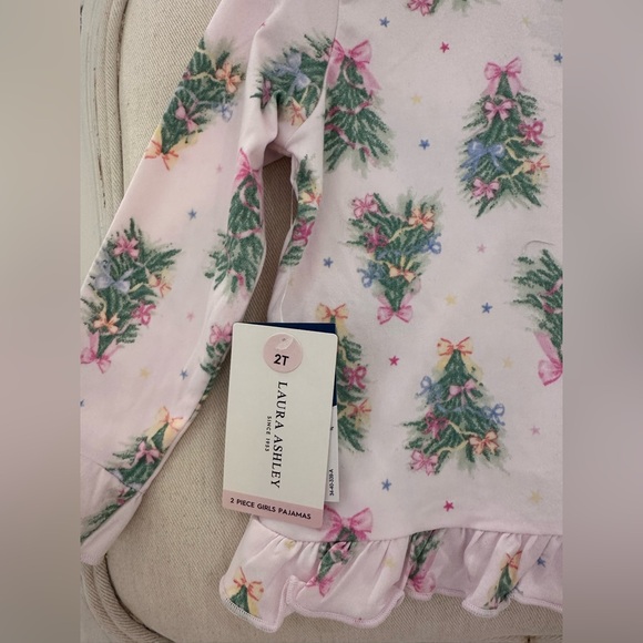 🎀 2T Floral, Ribbon, Bow & Christmas Tree Ruffled Toddler Pajamas Set - Picture 8 of 11